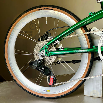 Fnhon Tornado 22 inch folding bike HAOOi Max high profile wheelset front wheel close up