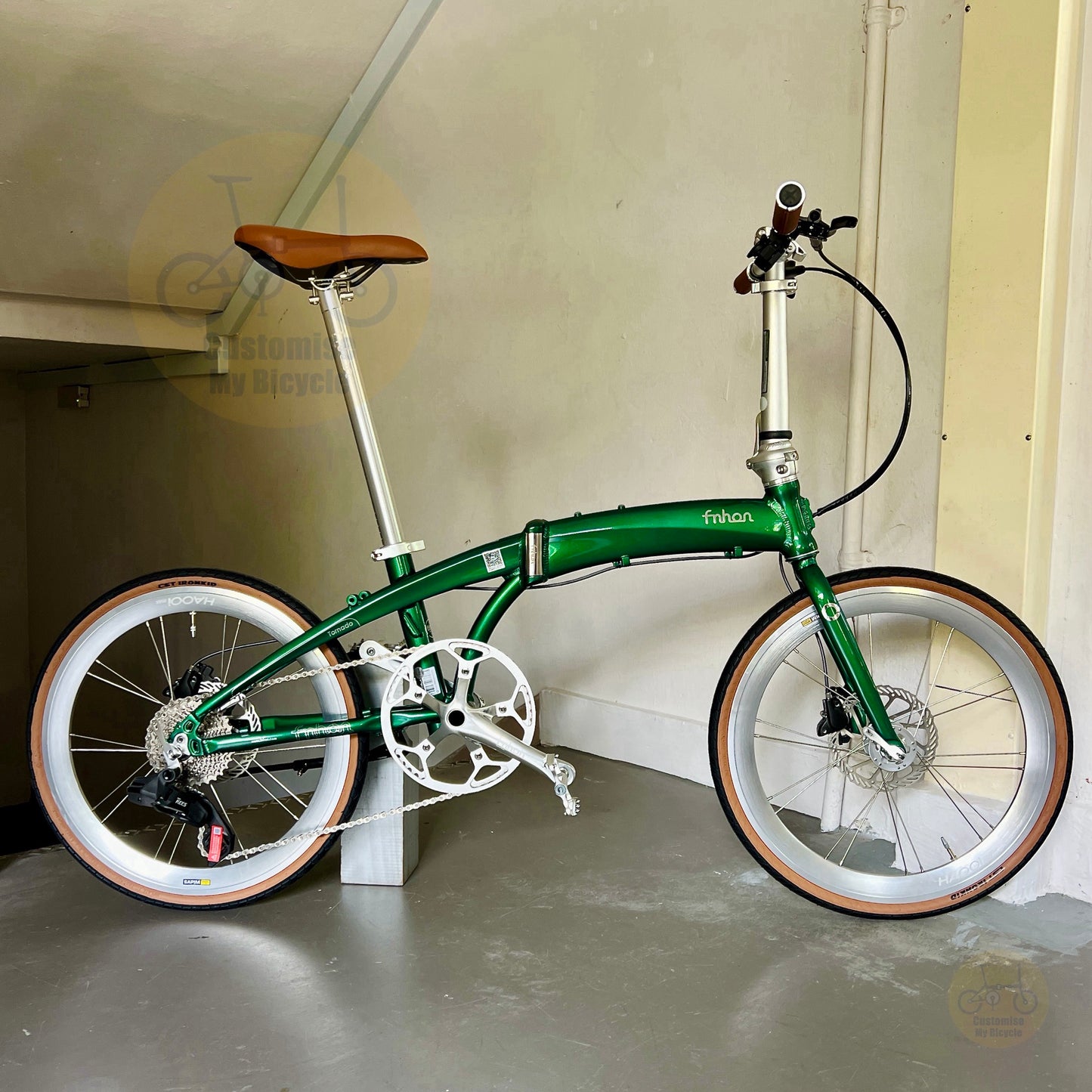 Fnhon Tornado 22 inch emerald green folding bicycle overall higher front angle