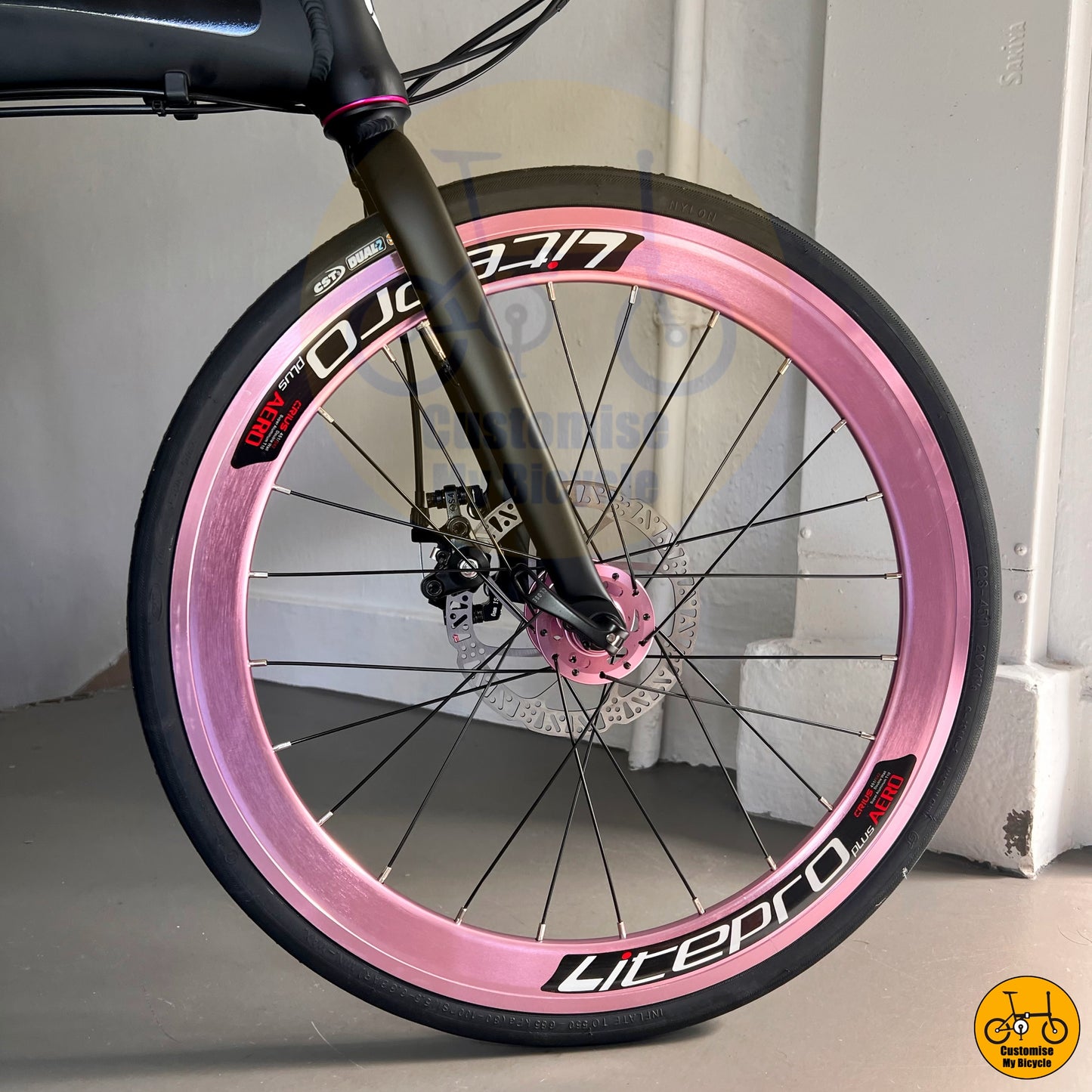 Fnhon Tornado 22” • Shimano 9s • Black Pink