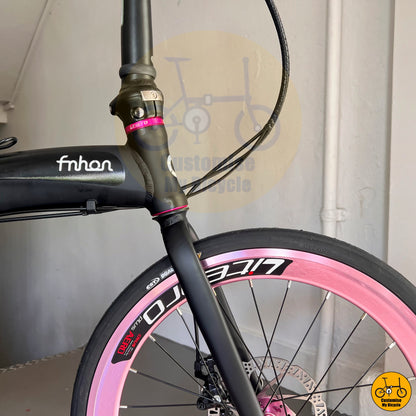 Fnhon Tornado 22” • Shimano 9s • Black Pink