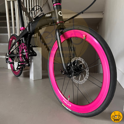 Fnhon Tornado 22” • Shimano 9s • Matte Black + Pink