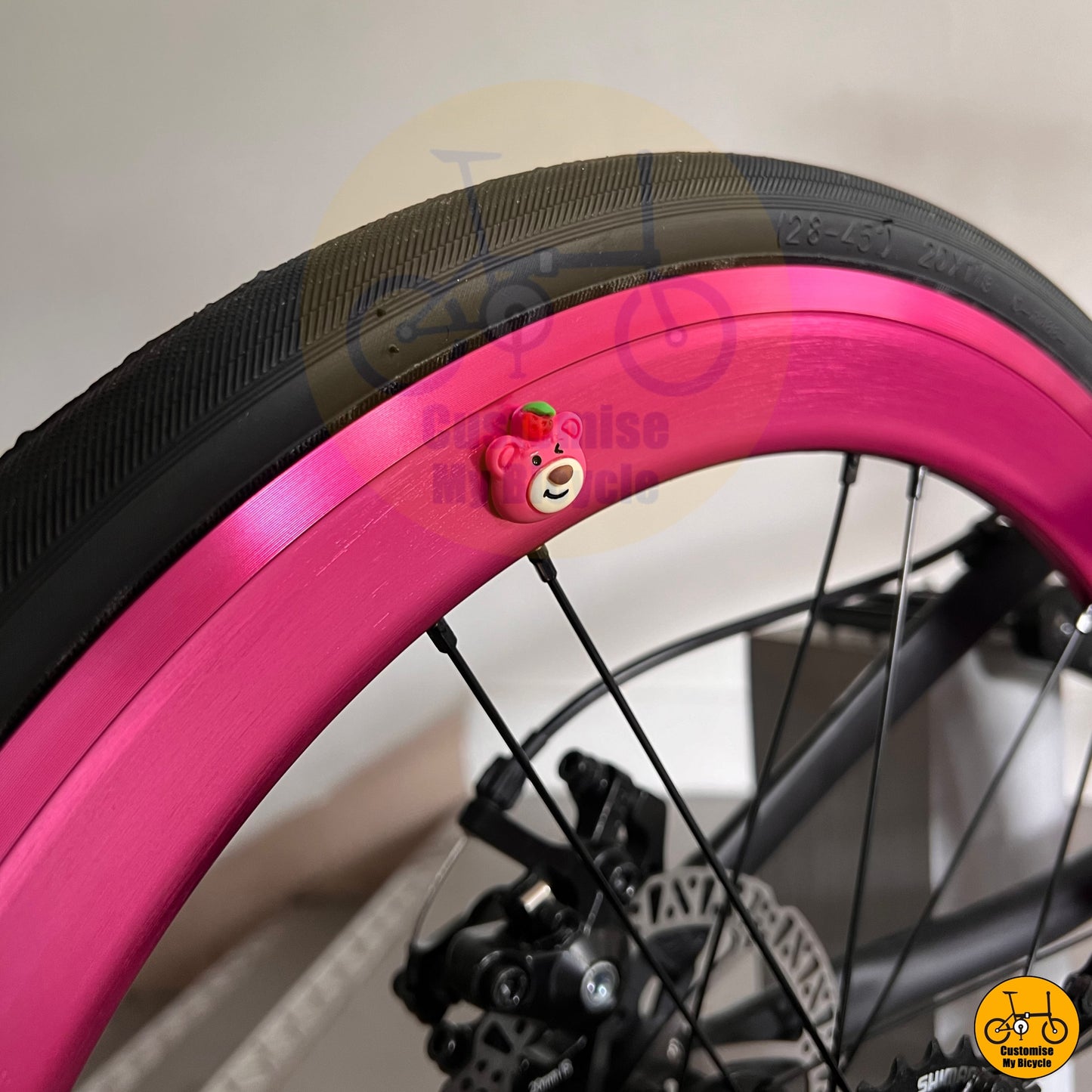 Fnhon Tornado 22” • Shimano 9s • Matte Black + Pink