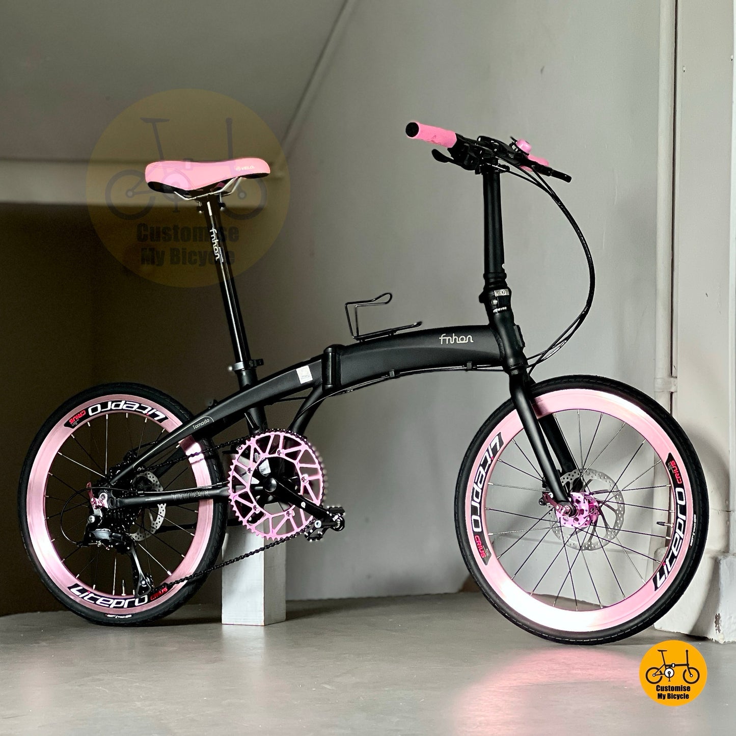 Sepeda Lipat Fnhon Tornado 22 Inci Shimano 9 Kecepatan Rangka Aluminium Ringan
