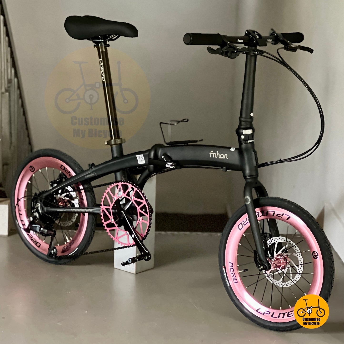 Basikal lipat Fnhon mini-Tornado 18 inci Matte Black Shimano 9 kelajuan rangka aerodinamik
