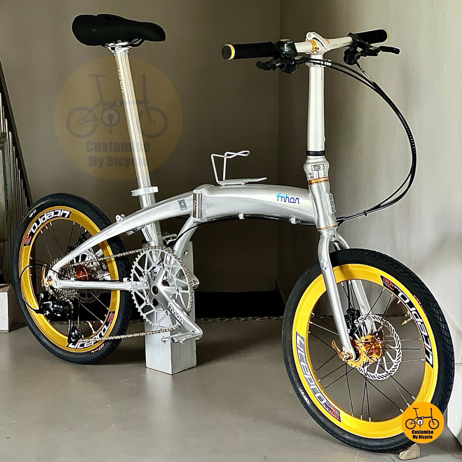 Fnhon Tornado foldie in Polished Silver showing chainring details