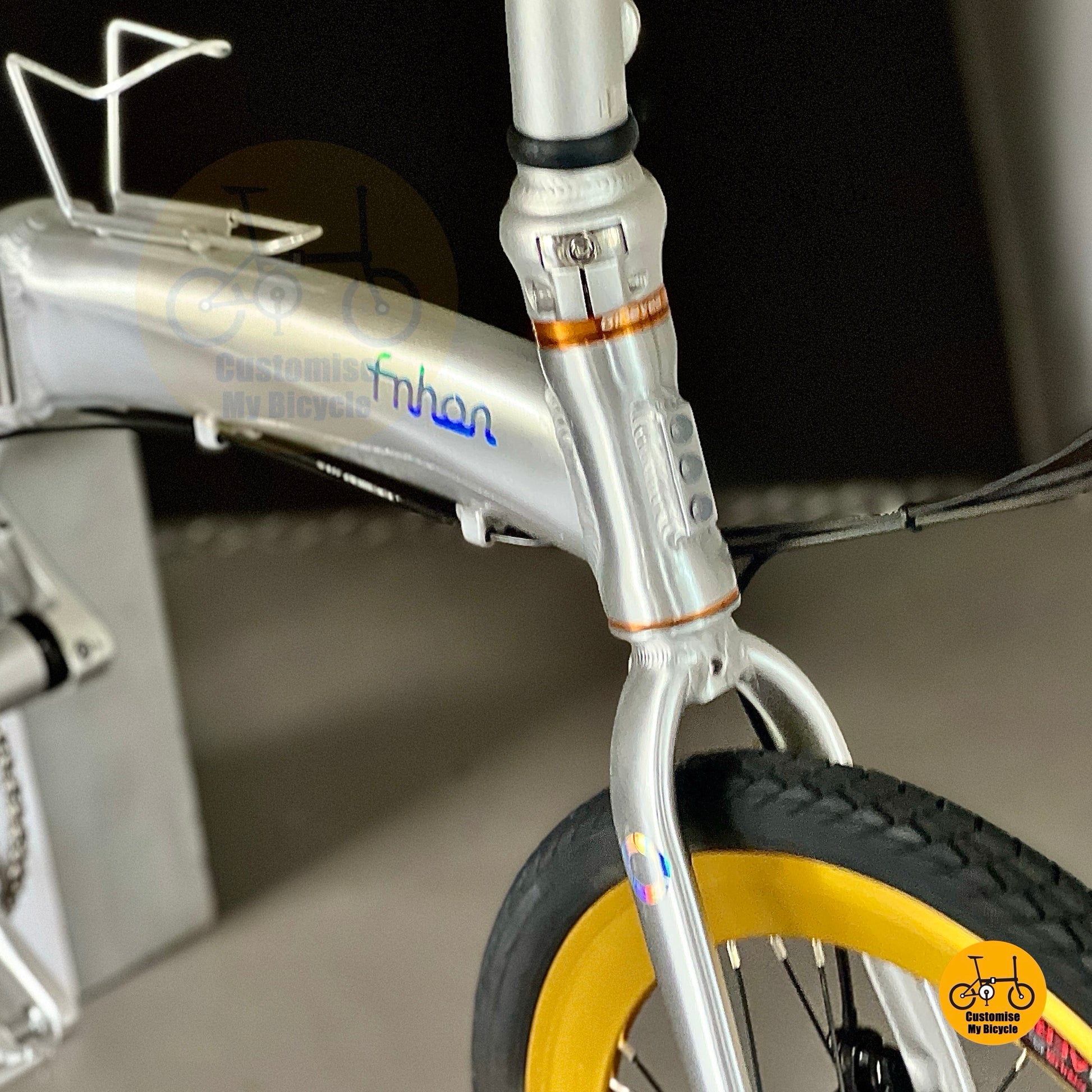 Sepeda lipat Fnhon Tornado 20 inch warna Polished Silver Shimano 9 kecepatan  
