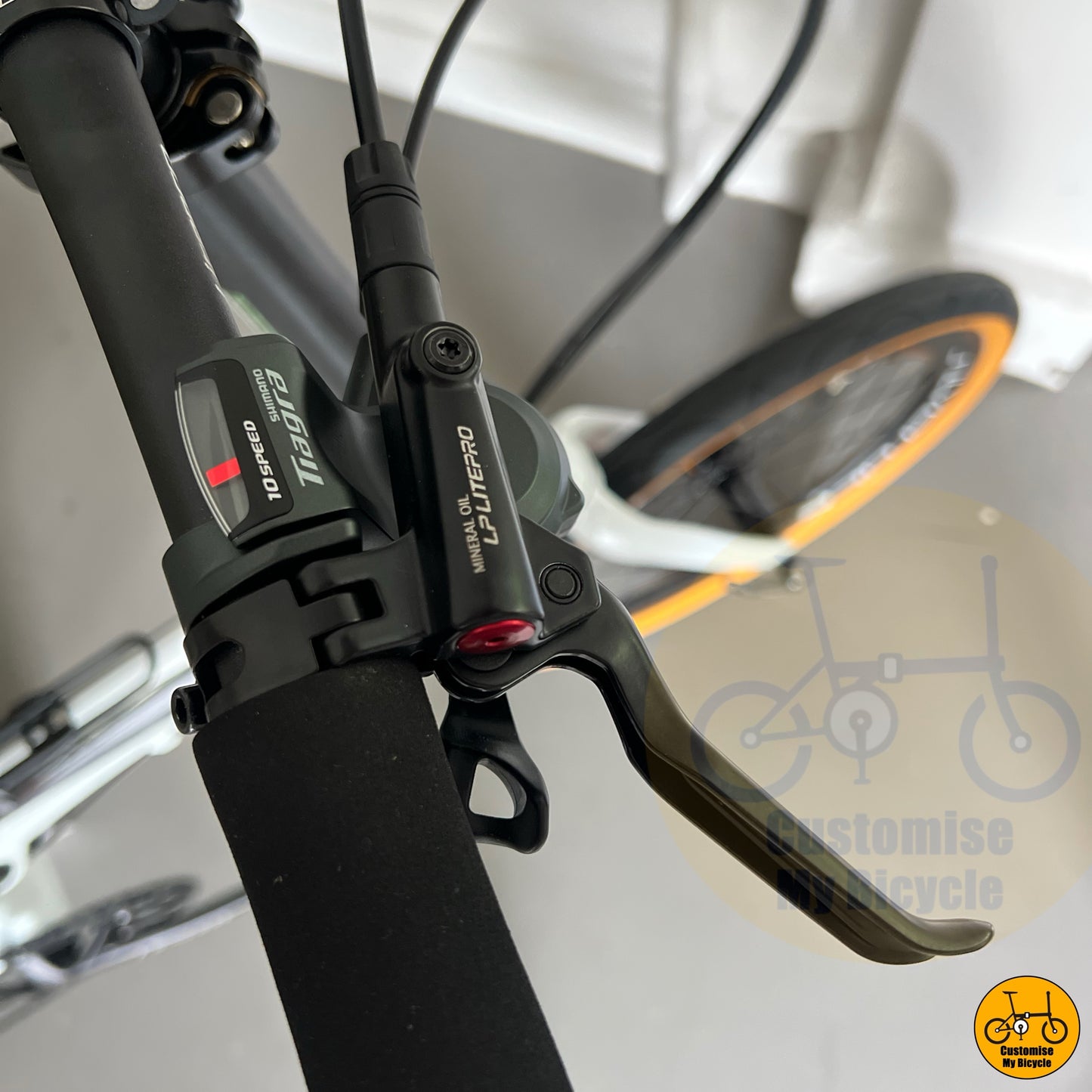 Fnhon folding bike with Shimano Tiagra 10-speed shifter  
