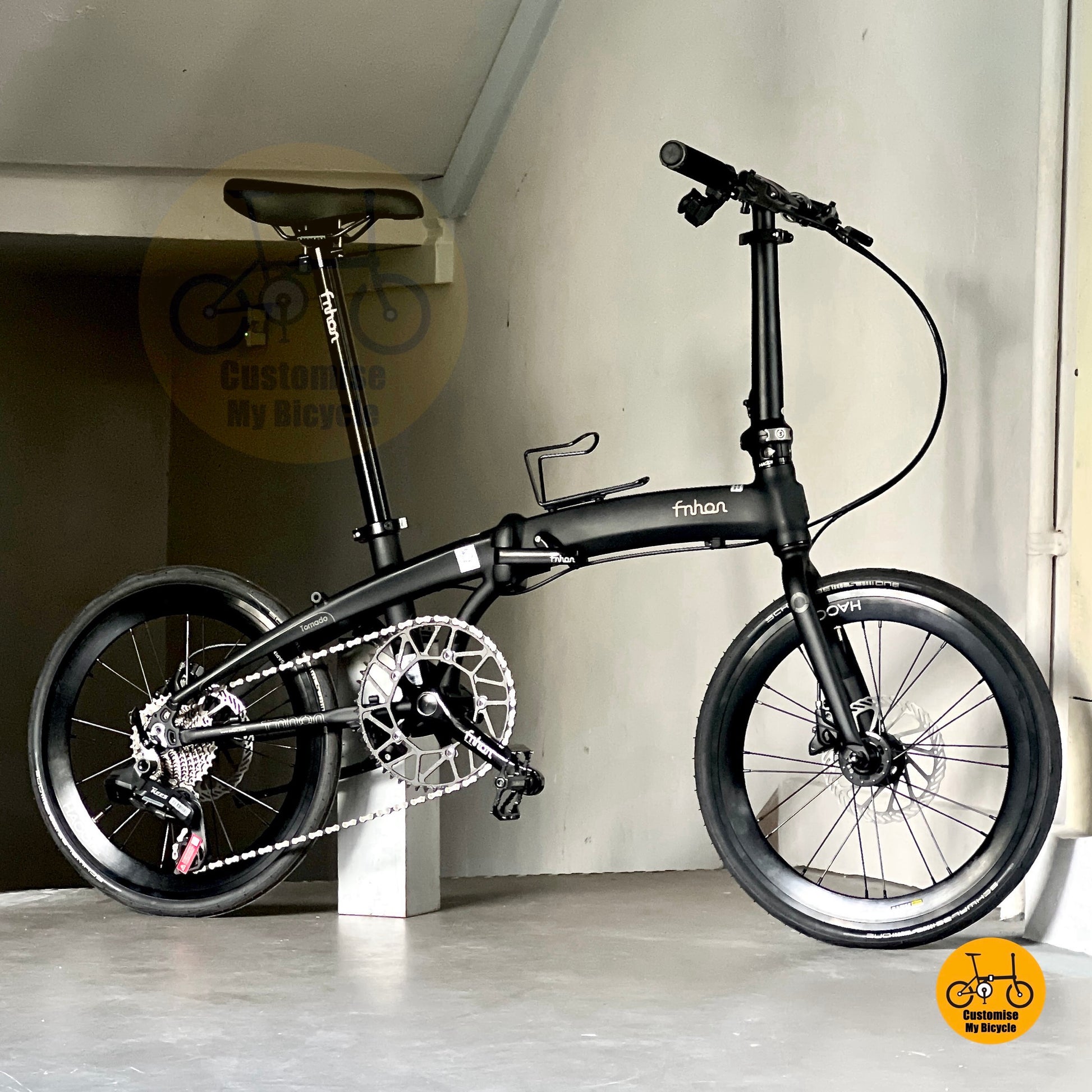 Basikal Lipat Fnhon Tornado 20 Inci Hitam Matte Magene Electronic Derailleur Shifting 12 Kelajuan Brek Hidraulik Basikal Lipat Premium
