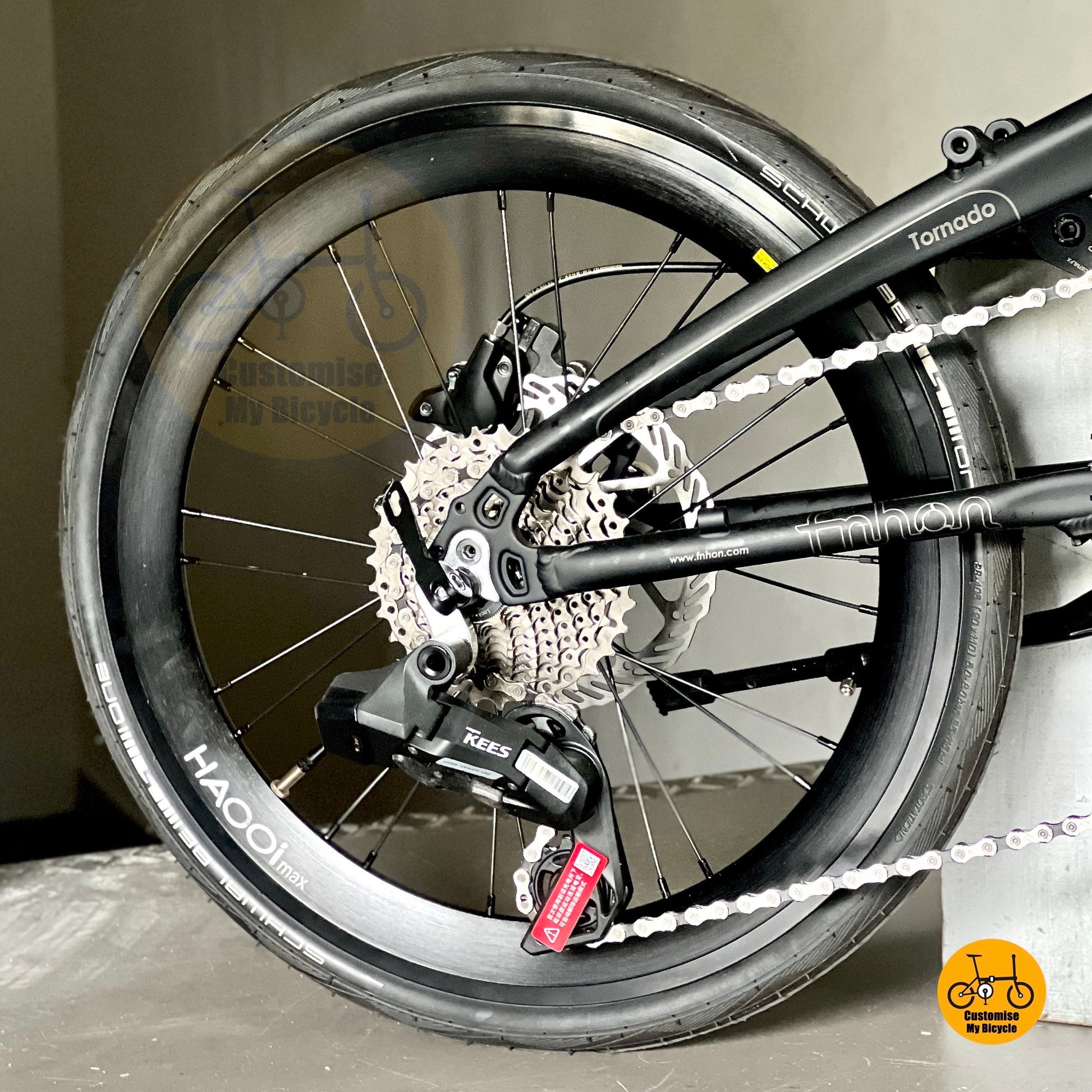 Fnhon Tornado 20 inch folding bike close up HAOOI Max smooth front wheelset with SCHWALBE One fast rolling tyre
