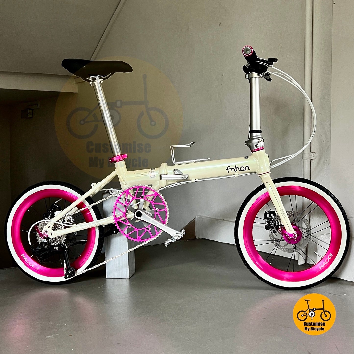 Lightweight compact bike with pastel colours  
