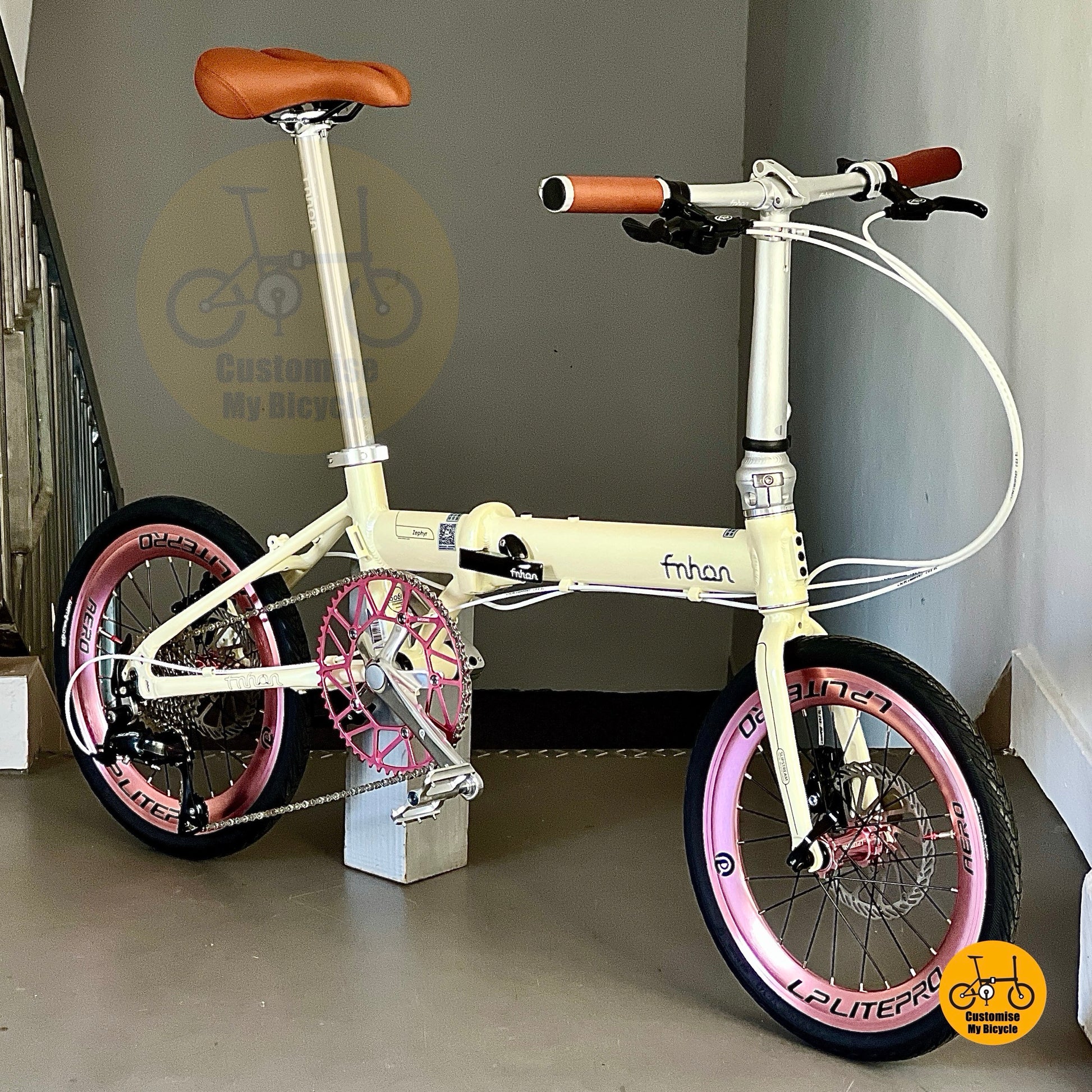 Fnhon Zephyr 18 inch foldie beige folding bicycle Shimano 9 gears lightweight aluminium alloy commuter bike
