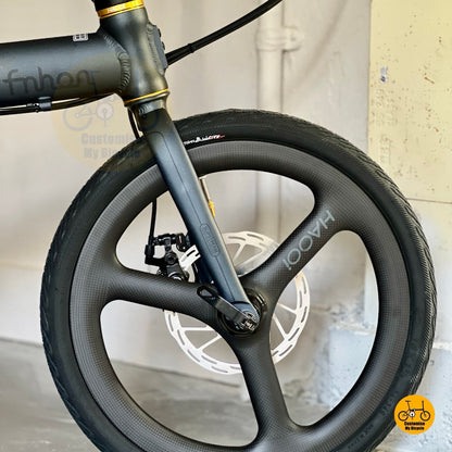 Fnhon Zephyr 18 inch folding bike front angle carbon trispokes wheel highlight
