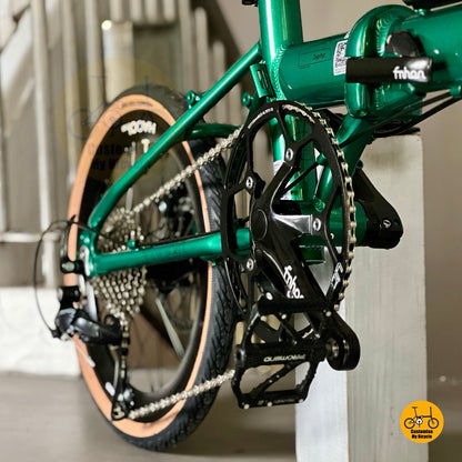 Close up Shimano 9 gears drivetrain folding bike smooth shifting system
 R3000