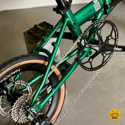 Close up Hollowtech crank Fnhon Litepro lightweight crankset folding bike

