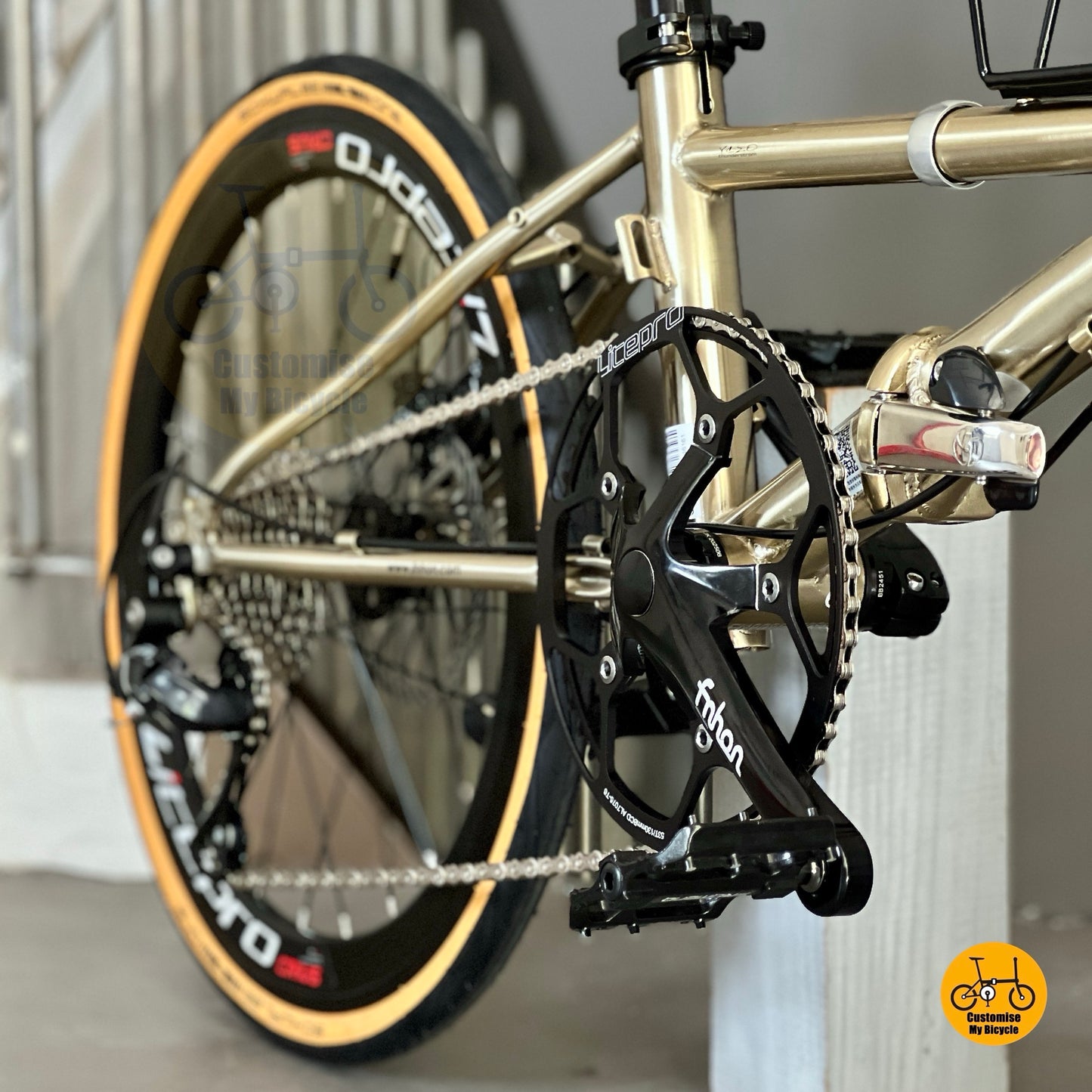 Fnhon Litepro hollow 54t chainring close up view
