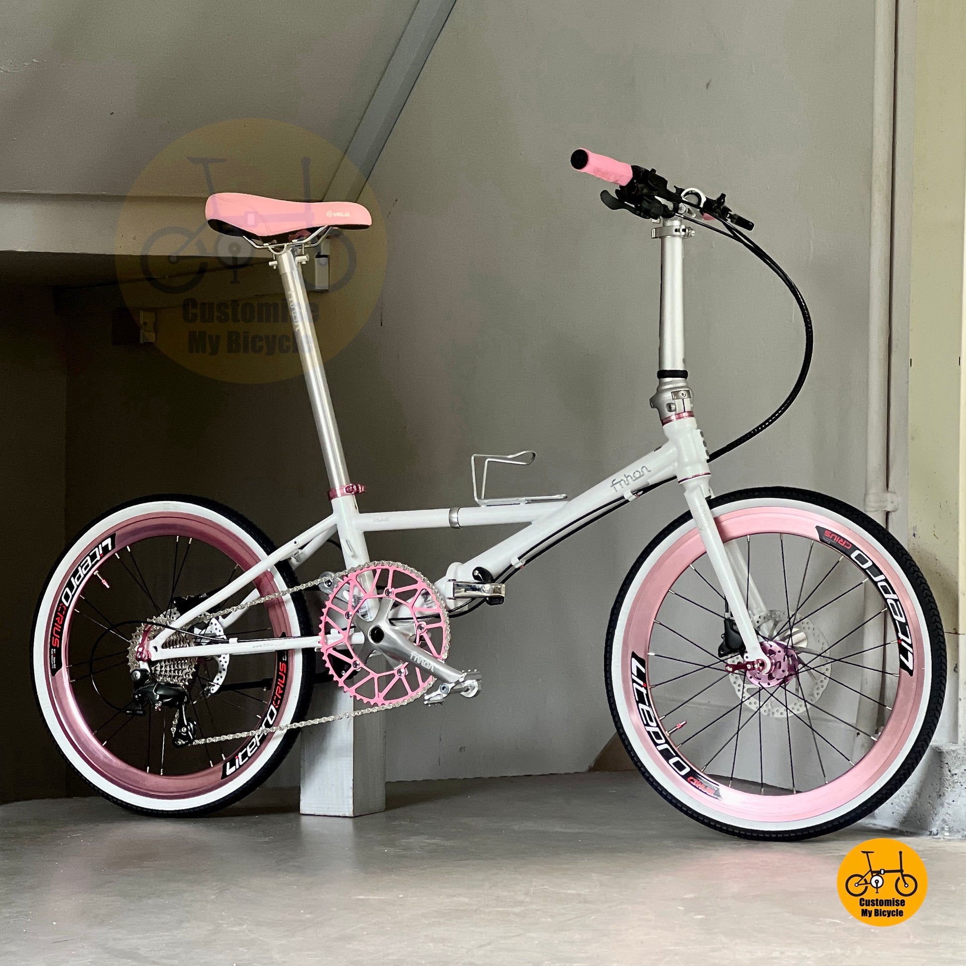 Basikal Lipat Fnhon Thunderstorm 22 Inci Shimano 9 Gear Dreamy White Basikal Komuter Rangka Keluli Chromoly
