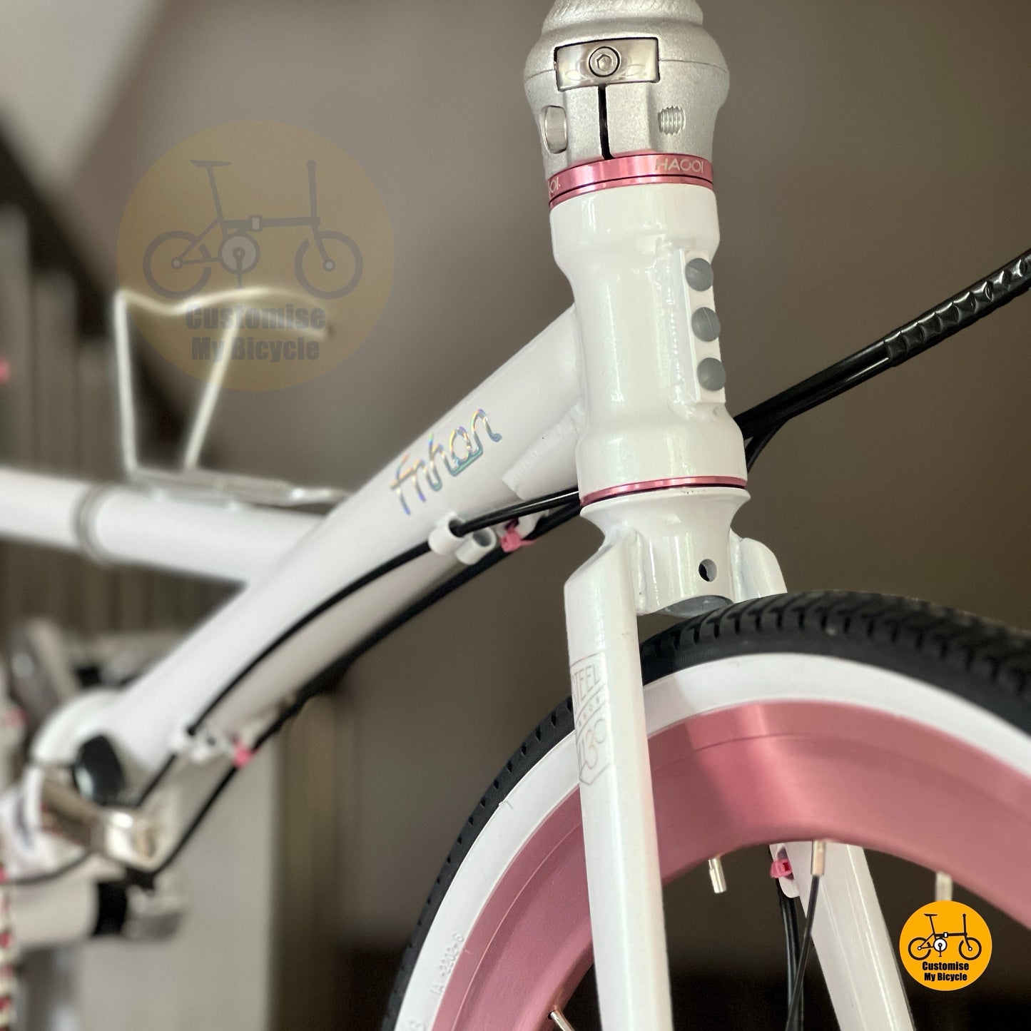 Sepeda Lipat Fnhon Thunderstorm 22 Inci Shimano 9 Gear Dreamy White Sepeda Komuter Rangka Chromoly
